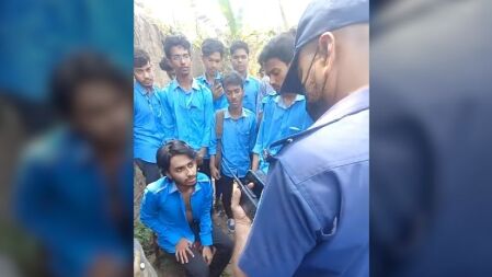 পরীক্ষা দিতে এসে ছাত্রলীগ নেতা আটক