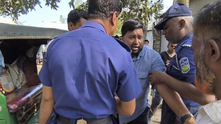 ডিসি পরিচয়ে চাঁদাবাজি করতে গিয়ে আটক প্রতারক 