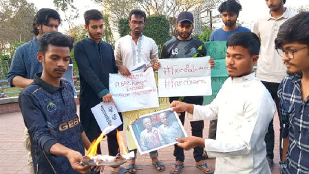 শাবিপ্রবিতে গাজায় হামলার প্রতিবাদে ট্রাম্প-নেতানিয়াহুর কুশপুত্তলিকা দাহ 