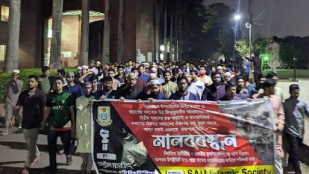 ফিলিস্তিনে ইসরায়েলের বর্বর হামলার প্রতিবাদে শেকৃবিতে বিক্ষোভ
