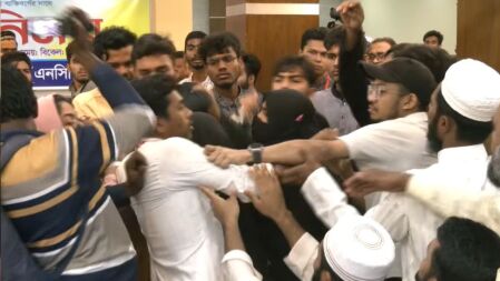 নাহিদের সামনেই এনসিপি ও বৈষম্যবিরোধীদের মারামারি