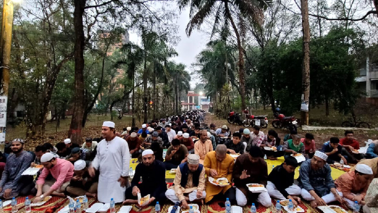 এমসি কলেজে প্রথমবারের মতো ছাত্রশিবিরের গণ ইফতার