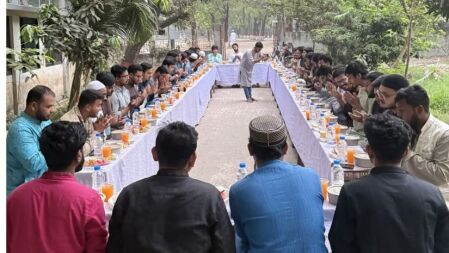 সম্প্রীতি ও ভ্রাতৃত্বের মেলবন্ধনে তা’মীরুল মিল্লাত ক্যাম্পাসে প্রাণবন্ত ইফতার