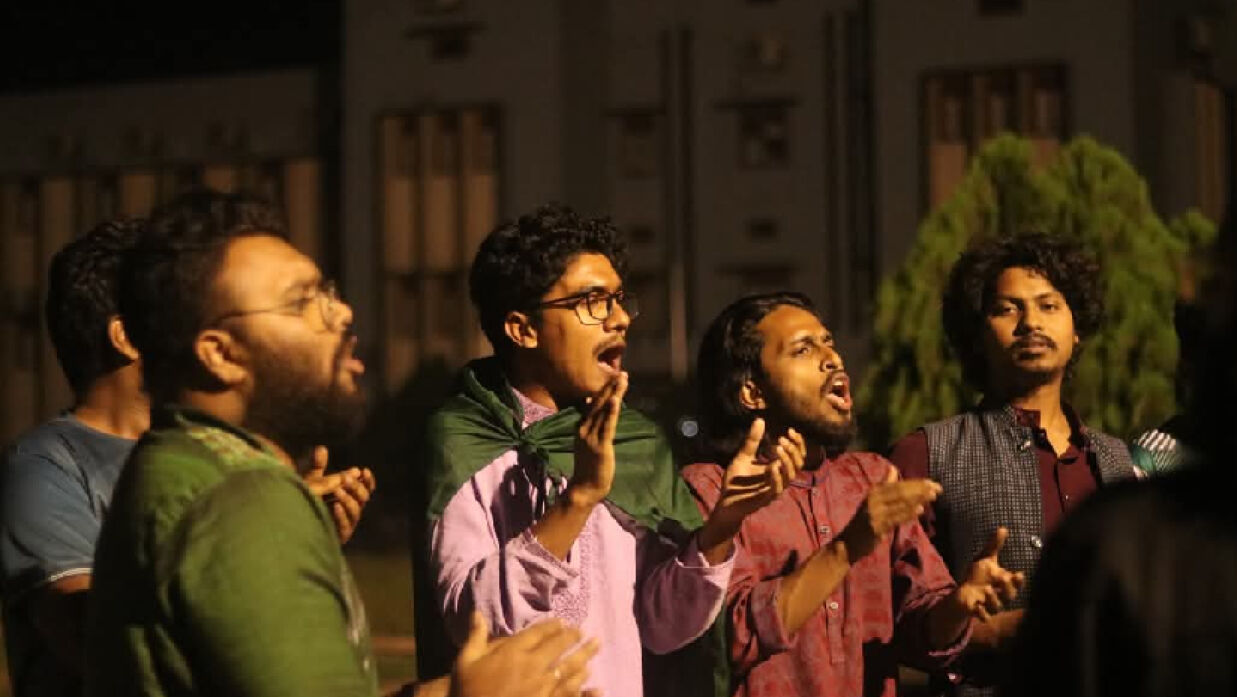 আওয়ামী লীগ নিষিদ্ধের দাবিতে মধ্যরাতে রাবিতে বিক্ষোভ