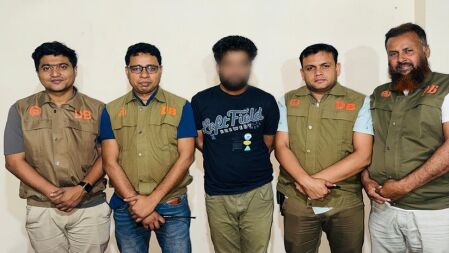 ২৩ মামলার আসামি ভাইপো রাকিব ডিবির জালে