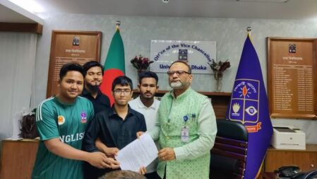 ‘ঢাকা কেন্দ্রীয় বিশ্ববিদ্যালয়’ নামের পরিবর্তনের দাবিতে স্মারকলিপি প্রদান 
