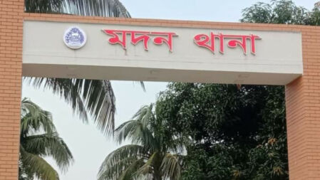 নেত্রকোনায় মাইক্রোবাস চাপায় মাদ্রাসা শিক্ষার্থী নিহত