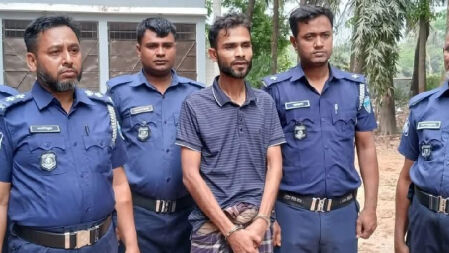 ছাত্রদল নেতার বসতঘর থেকে দেশীয় অস্ত্র ও ককটেল তৈরির সরঞ্জাম উদ্ধার