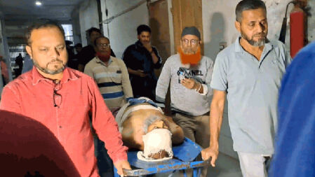মোবাইল ব্যবহারে নিষেধাজ্ঞা, নামাজরত বাবাকে হত্যা করলেন মাদ্রাসাপড়ুয়া ছেলে