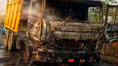 ড্রাম ট্রাকের চাপায় প্রাণ গেল ছাত্রের, ক্ষোভে গাড়িতে আগুন