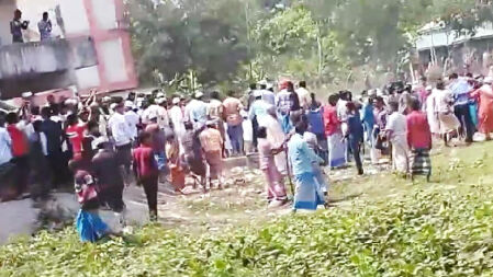 চাল বিতরণকে কেন্দ্র করে বিএনপি-জামায়াত-ইসলামী আন্দোলনের ত্রিমুখী সংঘর্ষ, আহত১৫