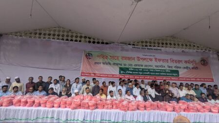 জিয়া পরিষদের উদ্যোগে ইফতার বিতরণ