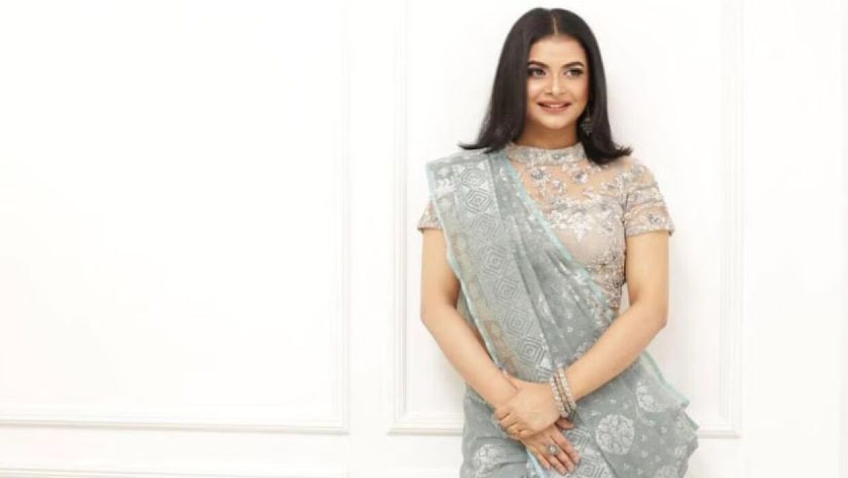 ফেসবুকের পোস্টে শবনম ফারিয়াকে নিয়ে আপত্তিকর মন্তব্য, চাকরি গেল সেই যুবকের