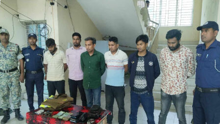 চাঁদাবাজির অভিযোগে রাজশাহী মেট্রোপলিটন ডিবির ৫ সদস্য আটক