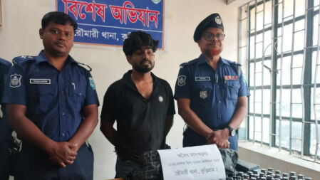 কুড়িগ্রামে ফেনসিডিলসহ কারবারি আটক