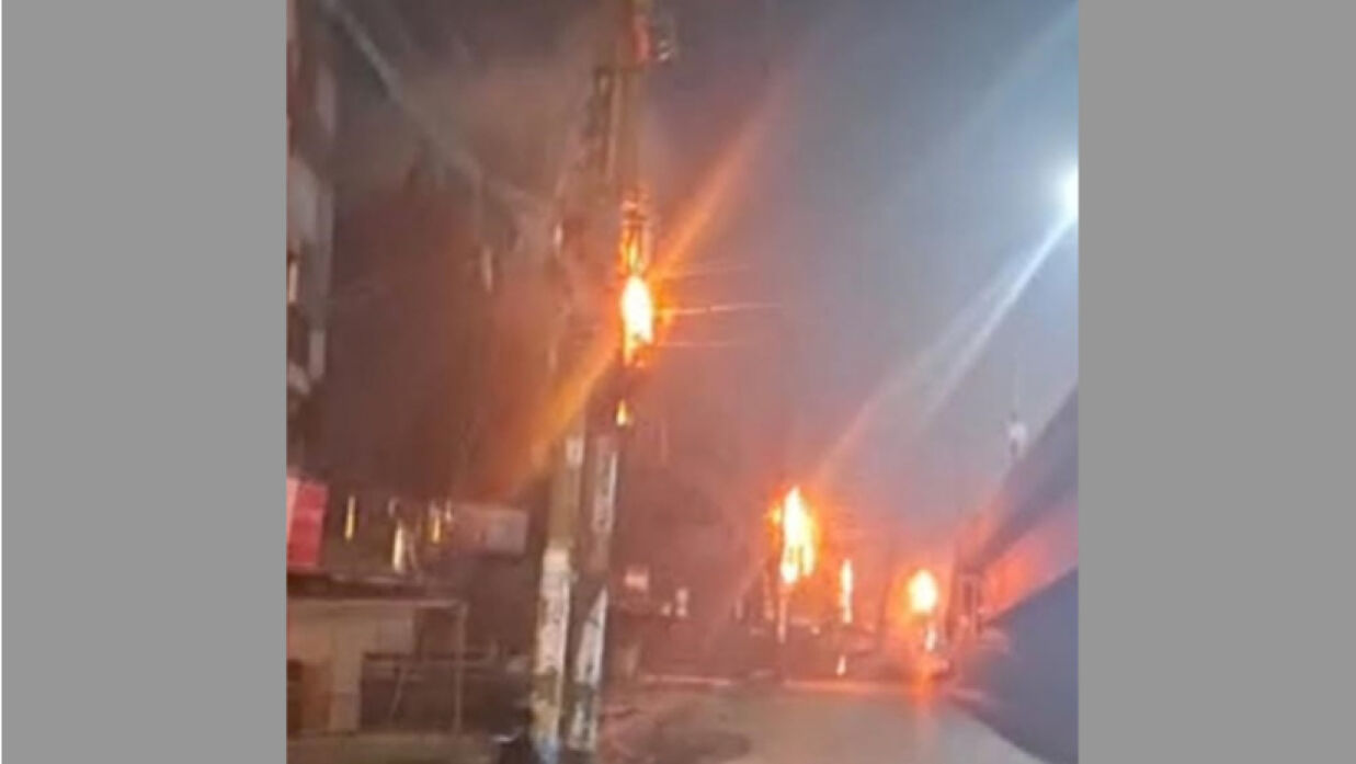 চট্টগ্রামে একাধিক বৈদ্যুতিক খুঁটিতে হঠাৎ আগুন