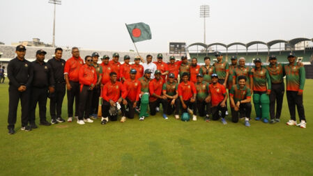 স্বাধীনতা দিবস প্রীতি ম্যাচে আকরাম-রাজ্জাকের জয়