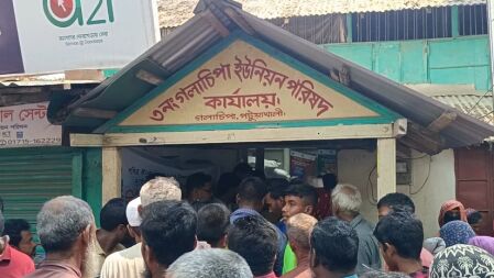 চাল চাওয়ায় রিকশাচালককে ঘুষি মারার অভিযোগ ইউপি সদস্যের বিরুদ্ধে