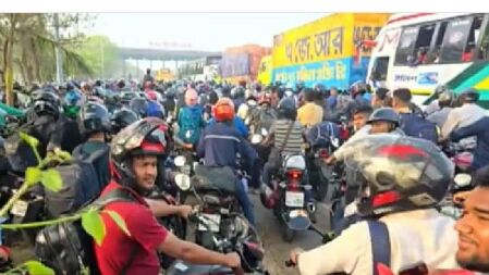 ঈদযাত্রায় সকাল থেকেই ঘরমুখো মানুষের ঢল