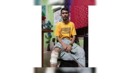 ‘ভয় হয়— পঙ্গু হয়ে গেলে চলমু কেমনে, ভাবলে ঘুম আসে না’