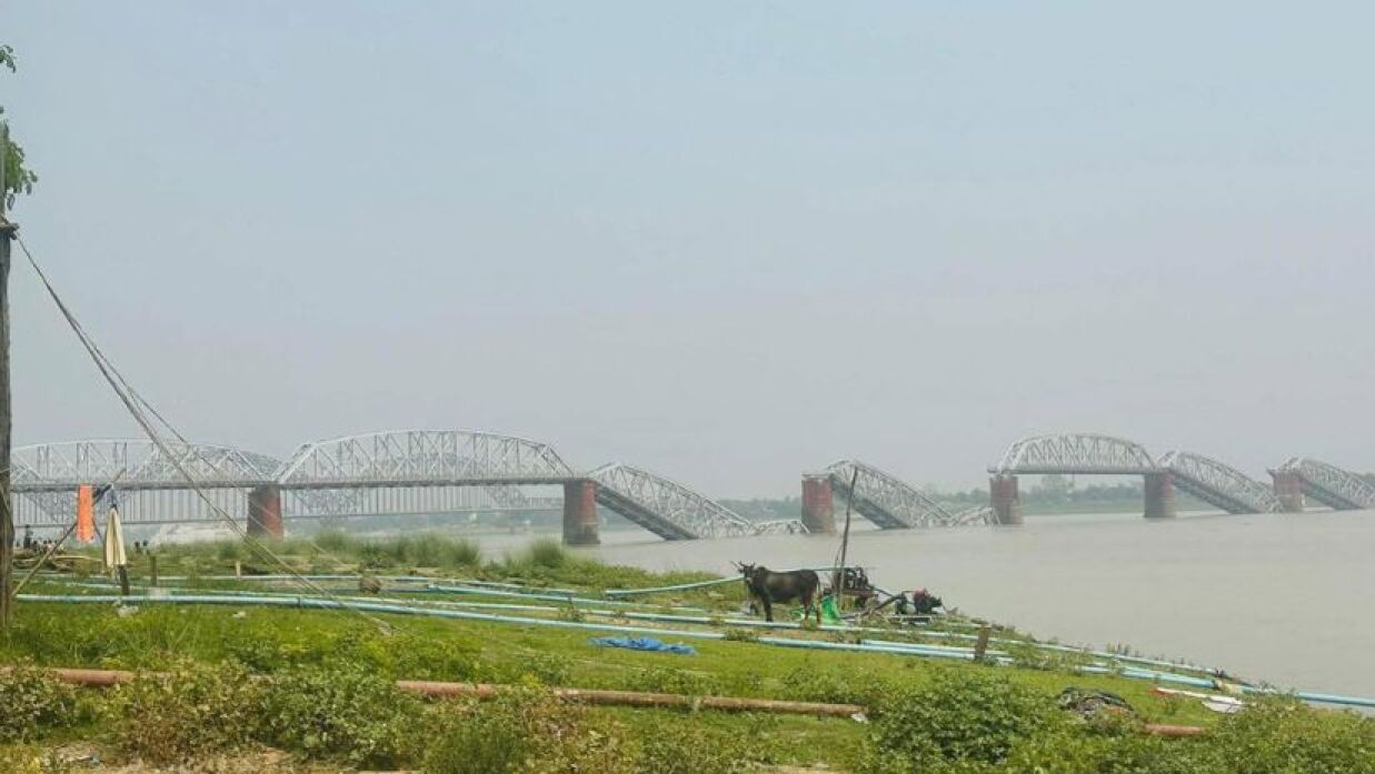 ভূমিকম্পে ধসে পড়ল ইরাবতী নদীতে নির্মিত ব্রিটিশ আমলের সেতু