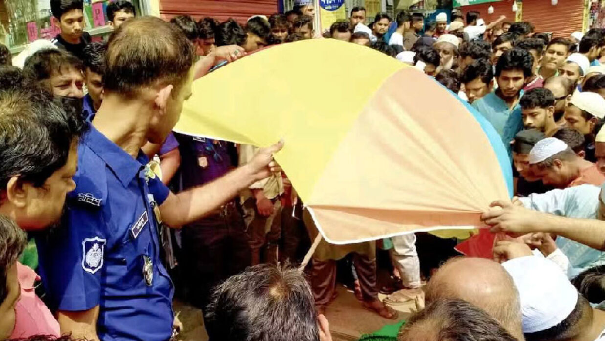 বহুতল ভবন থেকে পড়ে তরুণী নিহত