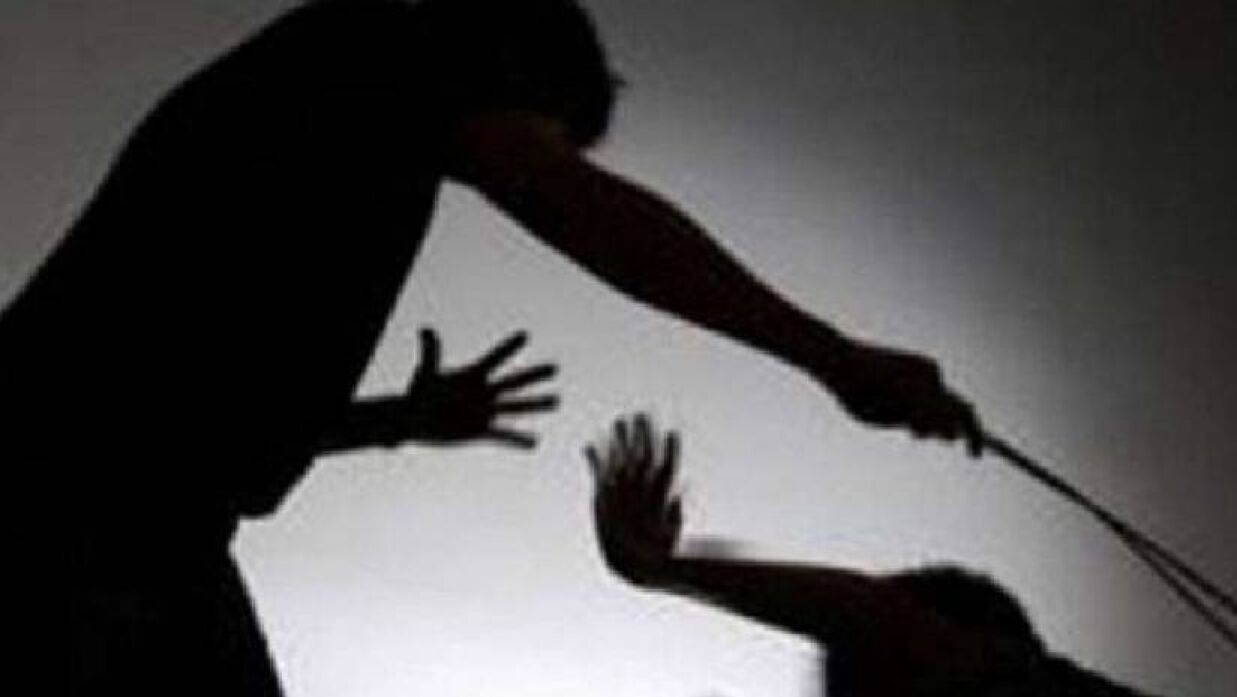 ঢাবি ছাত্রকে মারধর করলেন স্বেচ্ছাসেবক লীগ নেতা