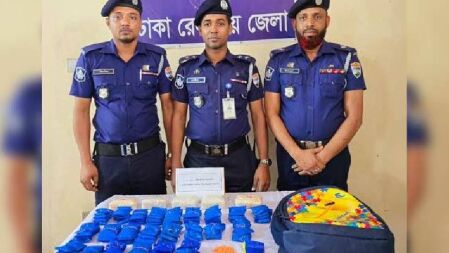 কক্সবাজার এক্সপ্রেসে অভিযান, স্কুলব্যাগে মিললো সাড়ে ৩৩ হাজার পিস ইয়াবা