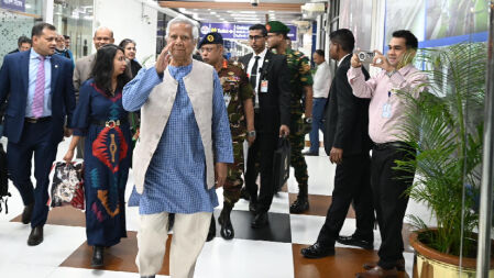 চার দিনের সফর শেষে দেশে ফিরলেন ড. ইউনূস