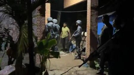 মধ্যরাতে সন্ত্রাসীদের সঙ্গে যৌথ বাহিনীর গোলাগুলি, দুই পুলিশসহ আহত কয়েকজন