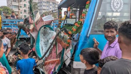 গাজীপুরে বাস-অটোরিকশা সংঘর্ষ, নারীসহ নিহত ৩