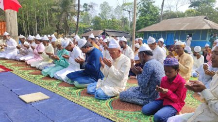 সৌদির সঙ্গে মিল রেখে ফেনীর তিন স্থানে ঈদ উদযাপন