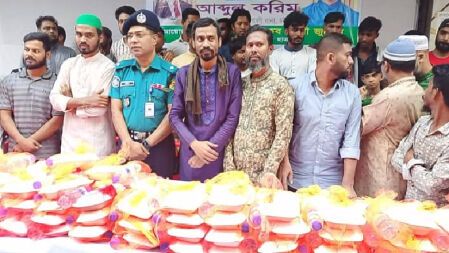 চট্টগ্রামে পথচারীদের মাঝে ছাত্রদলের ইফতার বিতরণ