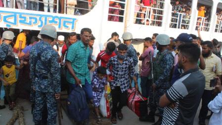 ঈদে বাড়ি ফেরা মানুষের নিরাপত্তায় যৌথবাহিনী