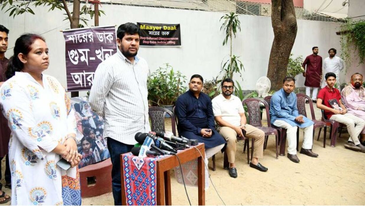 লাখের কাছাকাছি ‘আওয়ামী সন্ত্রাসী’ ভারতে আশ্রয় নিয়েছে: উপদেষ্টা মাহফুজ