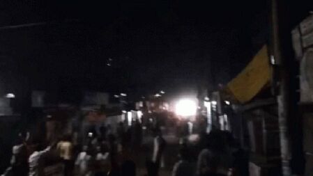 নারীকে উত্ত্যক্ত করার জেরে টর্চলাইট জ্বালিয়ে সংঘর্ষ তিন গ্রামবাসীর, আহত শতাধিক