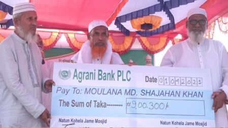 ইমামকে রাজকীয় বিদায়, ৯ লাখ টাকার সংবর্ধনা
