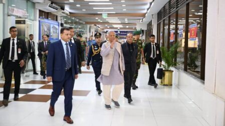 ব্যাংককের উদ্দেশে ঢাকা ছাড়লেন প্রধান উপদেষ্টা