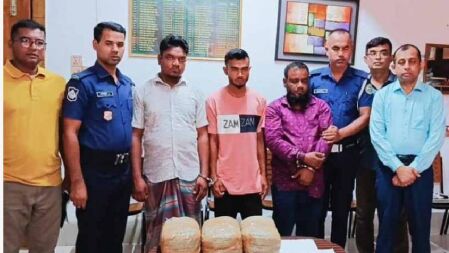 লালমোহনে ৬ কেজি গাঁজা ও ৫০০ পিস ইয়াবাসহ আটক ৩