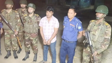 নেত্রকোনায় সীমান্ত সন্ত্রাসী অলি গ্রেপ্তার
