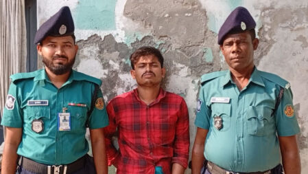 পুলিশের লুন্ঠিত অস্ত্র-গোলাবারুদসহ ২ সন্ত্রাসী গ্রেপ্তার