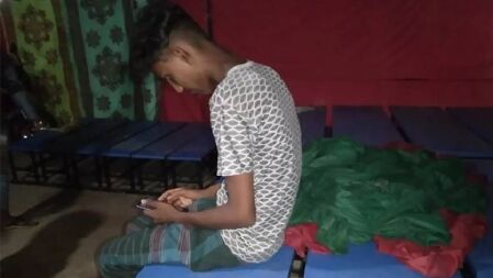 ৫০০ টাকায় বিয়ে বাড়িতে বিদ্যালয়ের বেঞ্চ ভাড়া