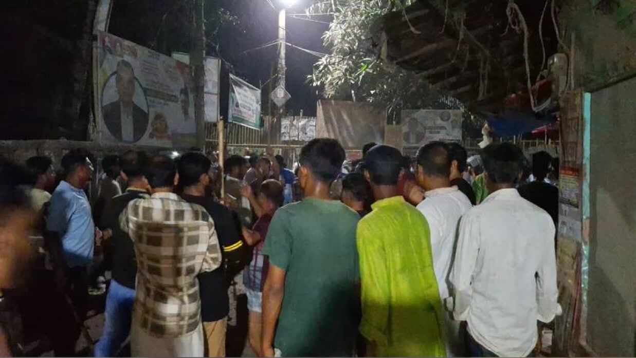 ফেসবুক পোস্টের মন্তব্য ঘিরে ছাত্রদল ও স্বেচ্ছাসেবক দলের সংঘর্ষ, আহত ১০