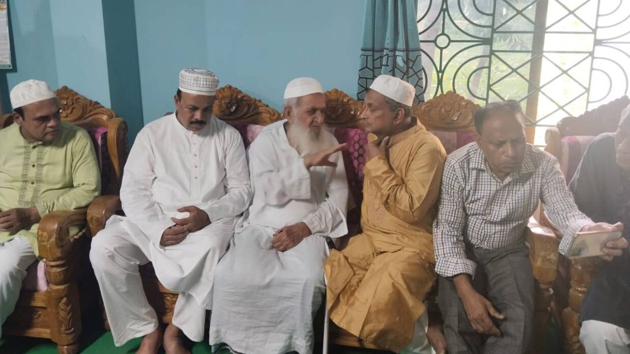হেফাজত আমিরের সঙ্গে বিএনপি নেতাদের সৌজন্য সাক্ষাৎ