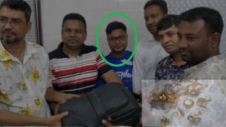 সিএনজিতে ফেলে যাওয়া ১৮ ভরি স্বর্ণালংকার ফিরিয়ে দিলেন কলেজছাত্র