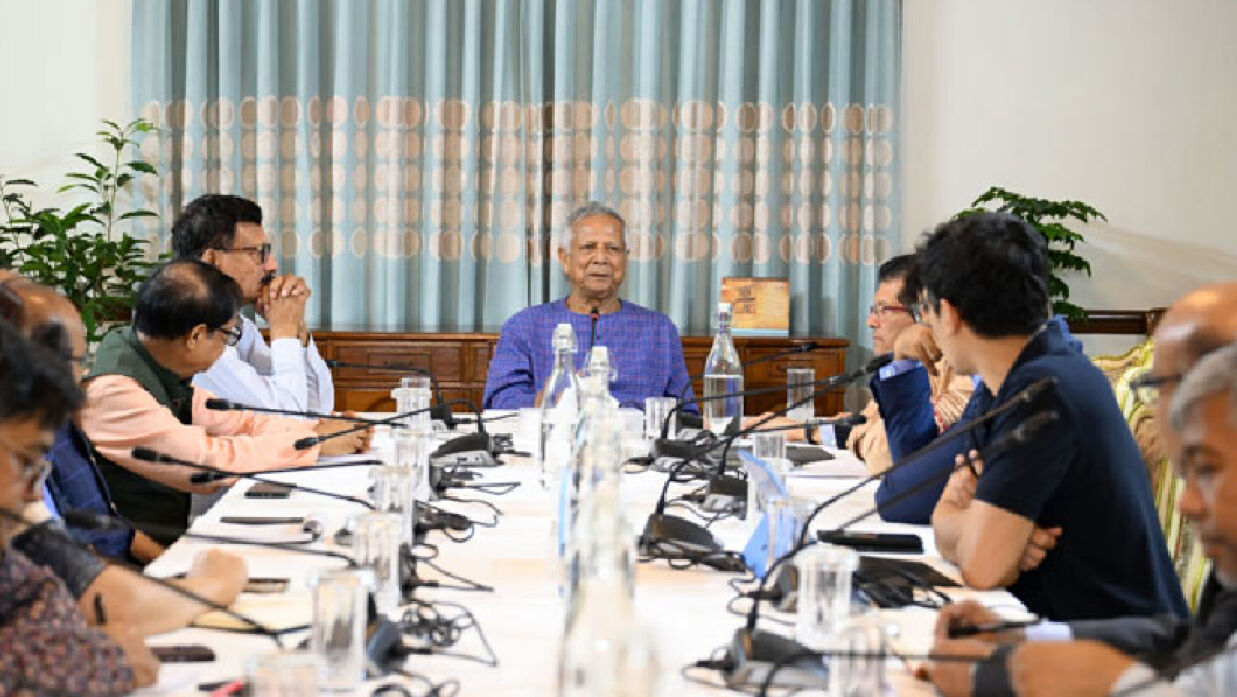 মার্কিন শুল্ক ইস্যুতে প্রধান উপদেষ্টার জরুরি বৈঠকে যেসব সিদ্ধান্ত হলো