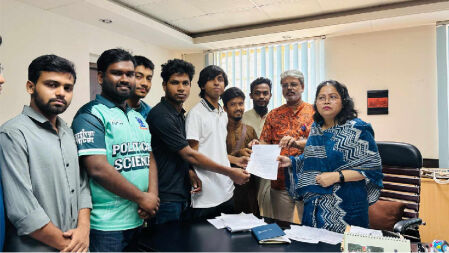 দ্রুত সময়ের মধ্যে ডাকসু নির্বাচনের রোডম্যাপ ঘোষণার দাবিতে স্মারকলিপি