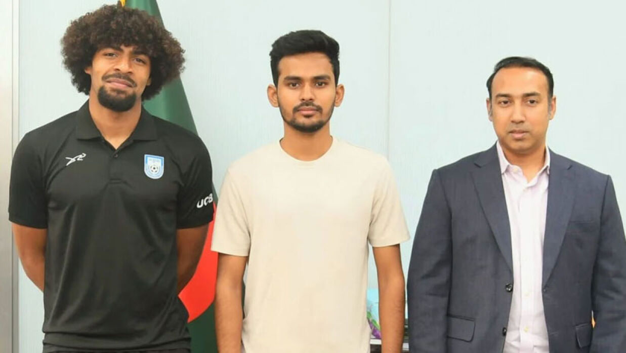 জাতীয় স্টেডিয়ামে হামজার ‘অভিষেকে’ বাধা দেখছেন না ক্রীড়া উপদেষ্টা