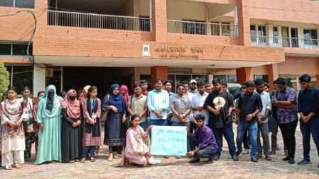 গবি শিক্ষার্থীর বিরুদ্ধে মিথ্যা মামলার প্রতিবাদে মানববন্ধন