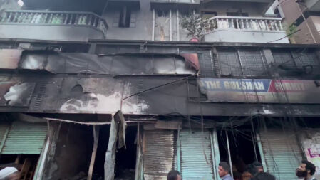 পুরান ঢাকায় আগুন, নিহত ১ দগ্ধ ১৮